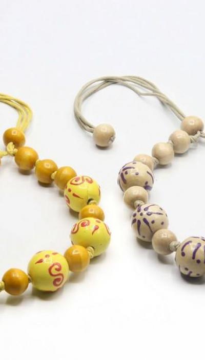 Collier grosse perle bois peint